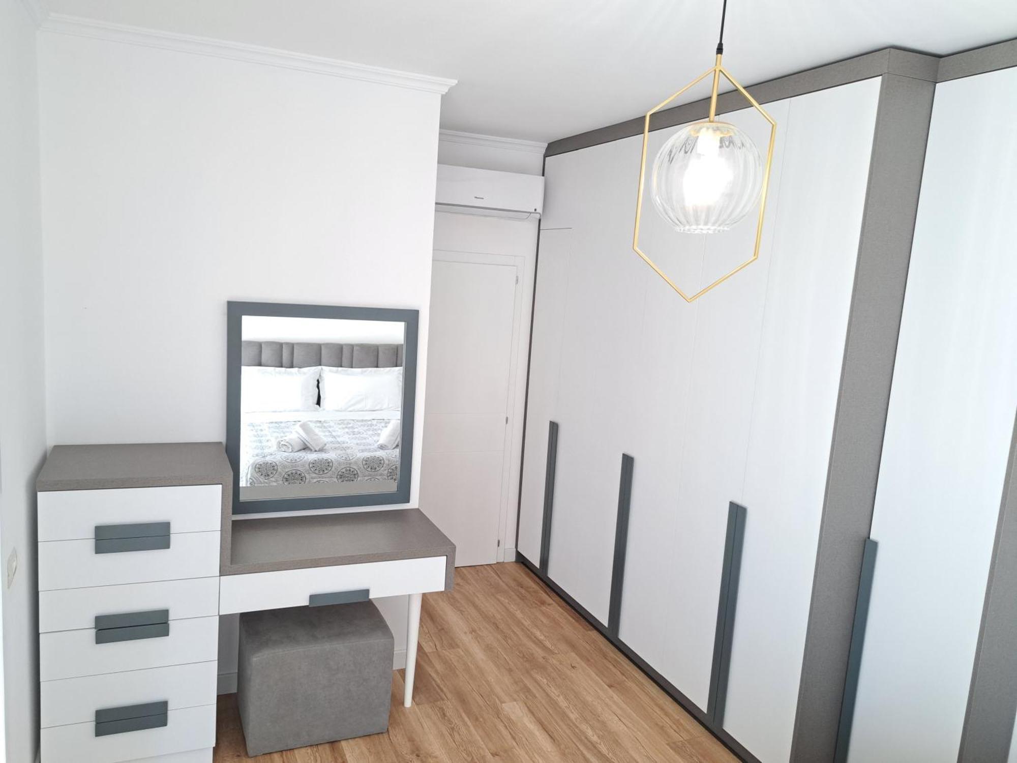 Pazari Luxury Central Apartment Tirana Exterior photo
